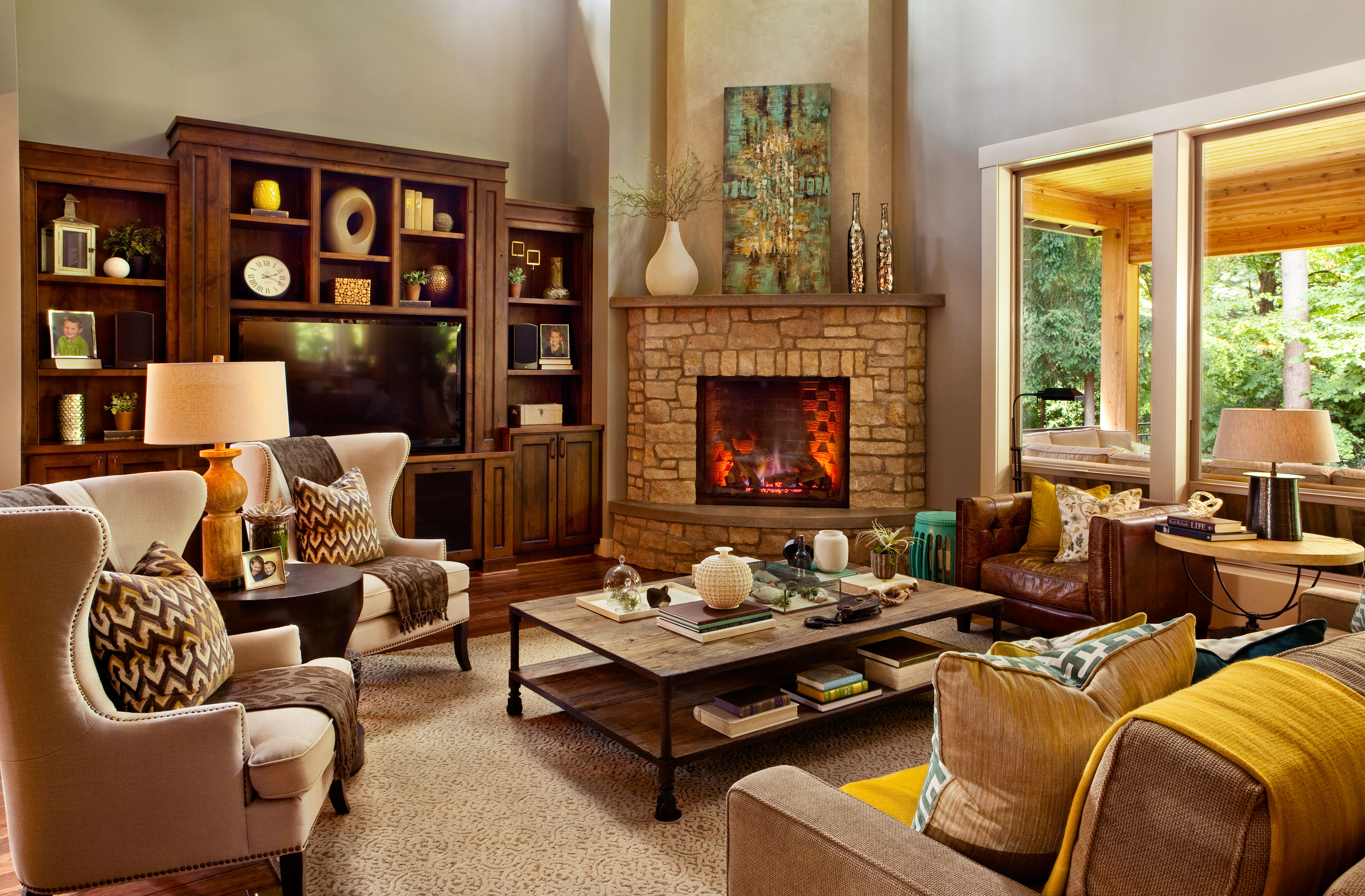 Атмосфера уюта и гостеприимства в вашем доме: фото идеи с каминами в интерьере