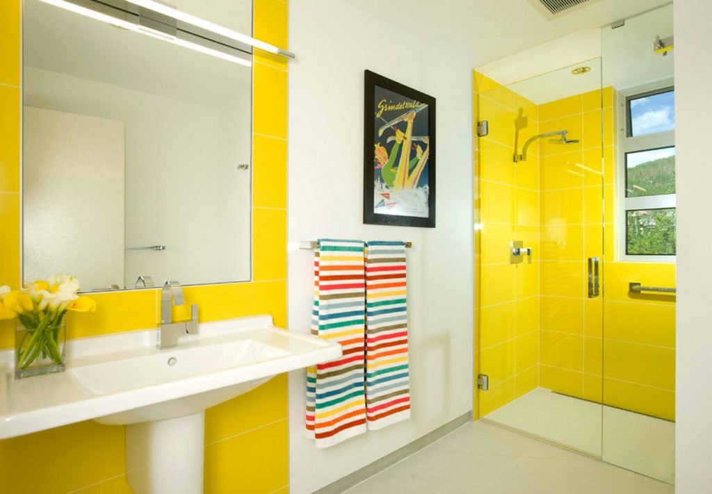 Желтый цвет в интерьере ванной комнаты